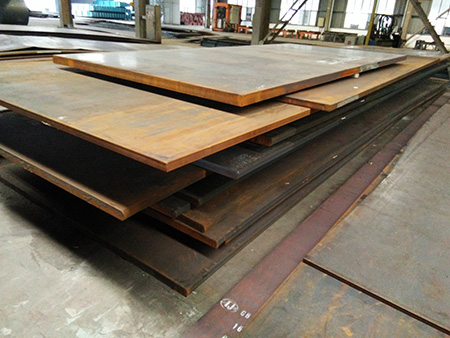 What are the effects of the environment on BS4360 WR 50 B weathering steel plate?